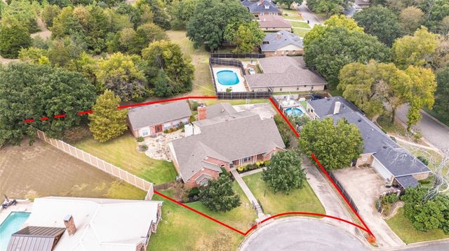 6400 Creekside Dr — Oak Village South Sec 4
