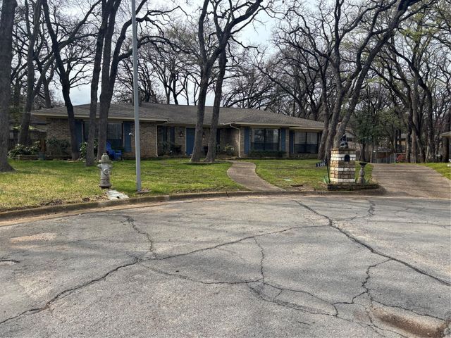 2108 Edgewood Ct — Woodland Park South Add