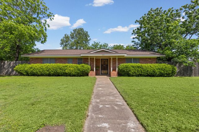 203 Randy Dr — Westlake
