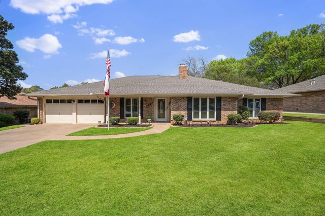 1711 Queensborough Dr — West Park Estates