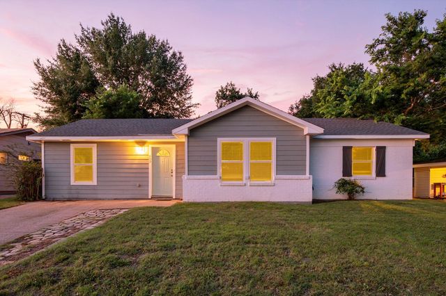 609 W Inwood Dr — Brookview Add