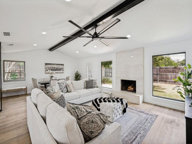 8100 Bobwhite Dr — Woodstream Hills add