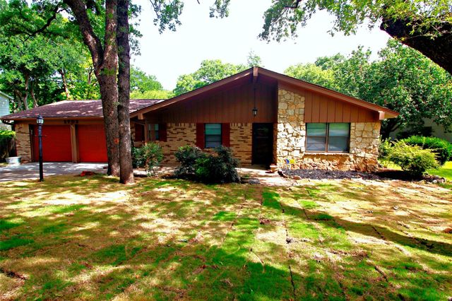2703 Oak Cliff Ln — Oaks The Arlington