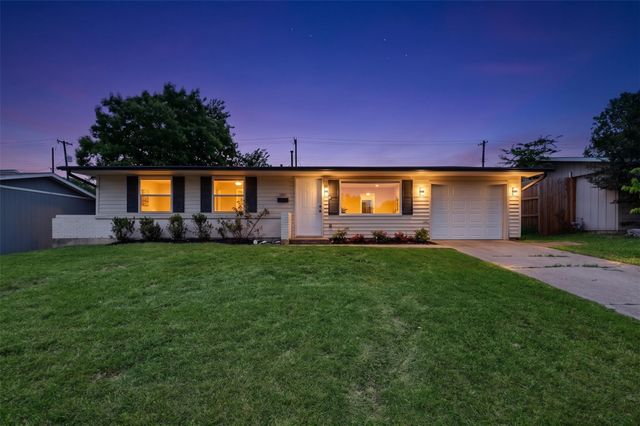 1901 Burke Dr — Monica Park Heights 01