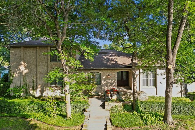 9206 Club Glen Dr — Forest Meadows