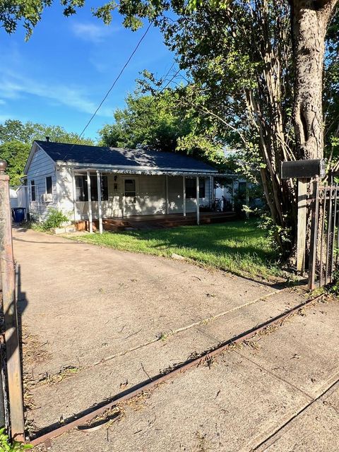 1122 McLean Ave — Bluebonnet