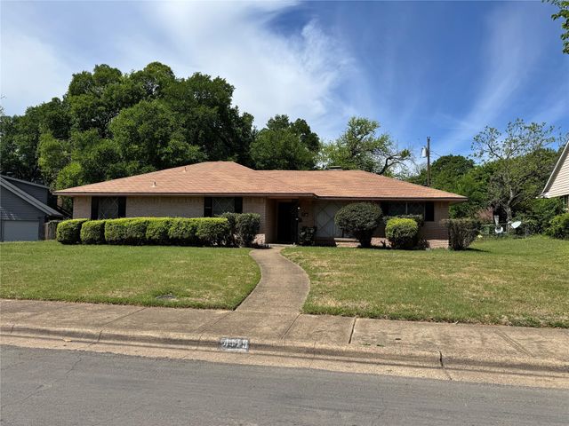 4115 Shoreline Dr — Kimball Estates