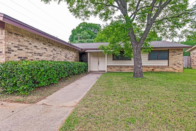 2605 Hollywood Dr — Woodland West Add