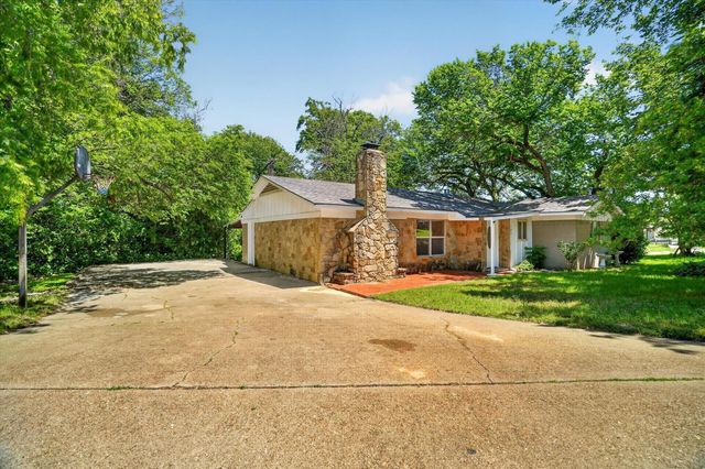 102 Live Oak Ln — Country Club Heights