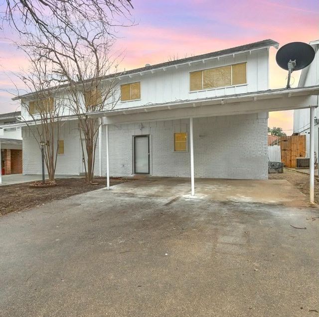 2135 Fleur De Lis Ct — Saint Claire Woods Twnhs
