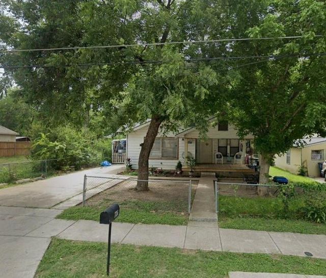 726 Helena St — Home Gardens