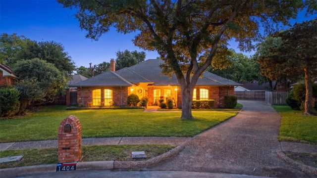 1404 Homestead Ct — Pioneer Valley North