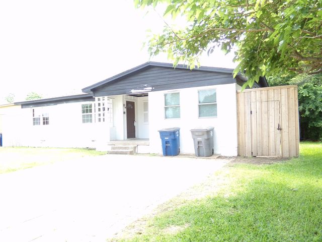 10932 Dunaway Dr — Country Club Park 03