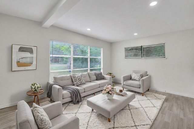 4609 Lois St — Eastwood Terrace Add