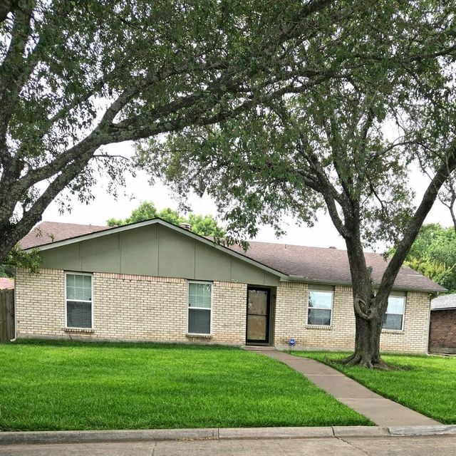 7120 Field View Ln — Woods