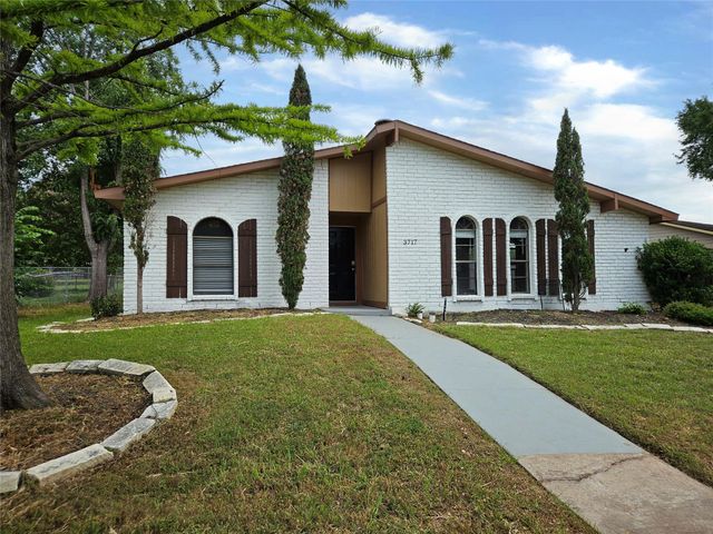 3717 Red Oak Dr — Oaks 04