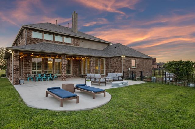 3030 Wincrest Dr — High Point Lake Estates, Secti