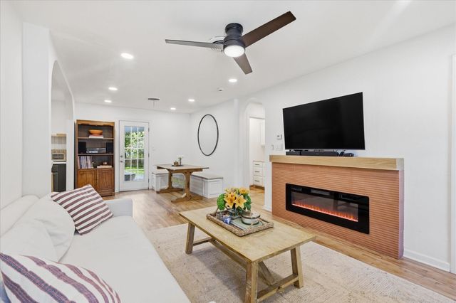5004 Lovell Ave — Chamberlain Arlington Heights 1st