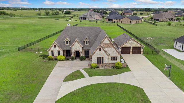 2135 Lake Estates Dr — High Point Lake Estates, Secti