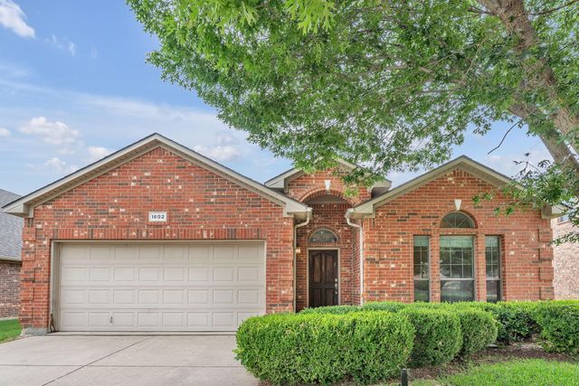 1602 Deer Crossing Dr — Deer Creek Arlington