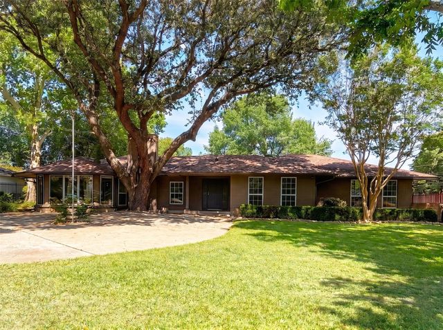 11083 Erhard Dr — Saint Andrews