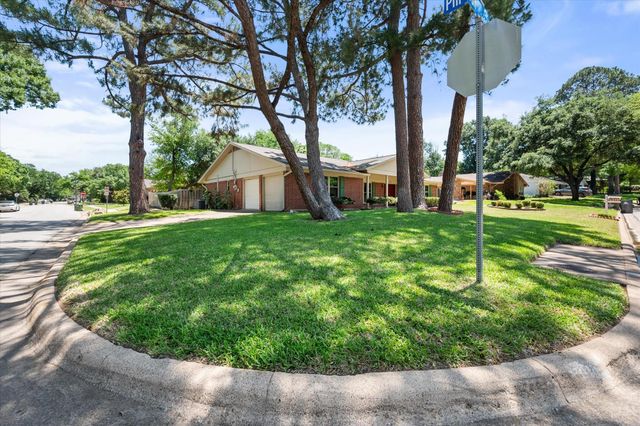 815 Vail Dr — Chestnut Hills East