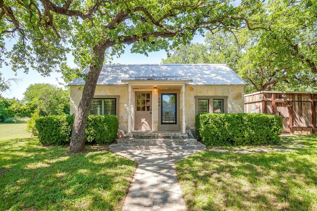 606 E Moore St — Hughes