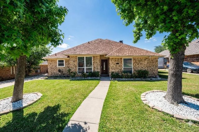 4925 Longwood Ct — Broadmoor Hills Ph 01