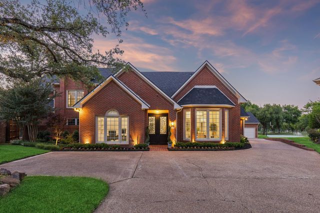 4127 Manorview Ln — Club Manor