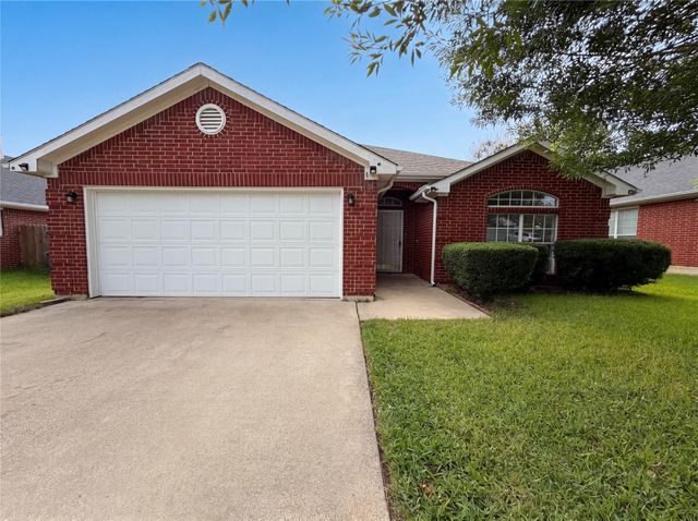 5432 Nuthatch St — Red Bird Mdw II