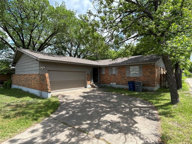 4712 Mark Trail Way — Club Oaks 01