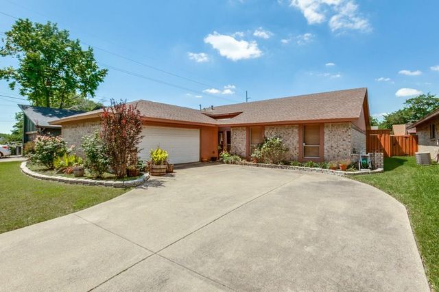 2205 Phoenix Dr — Buckingham Village Estates