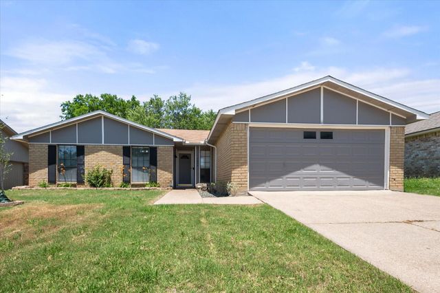 7009 Forestview Dr — Woodfield Add