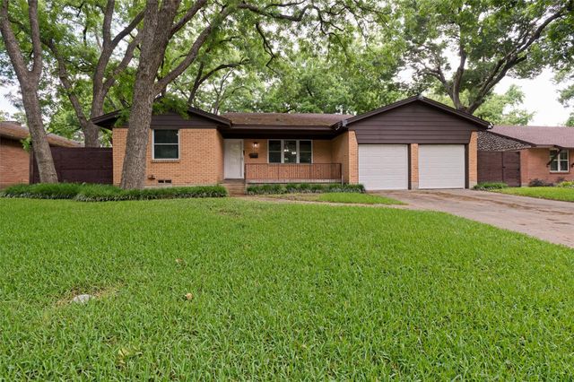 2730 Larkspur Ln — Park South