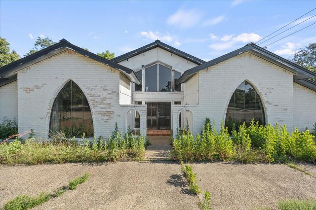11102 Ferndale Rd — Royal Highlands