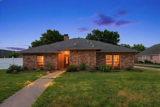 638 Park Ln — Highland Meadows