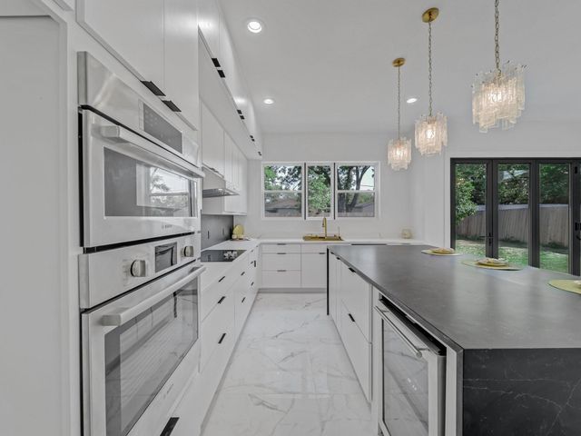 1943 Mcbroom St — Victory Gardens 04