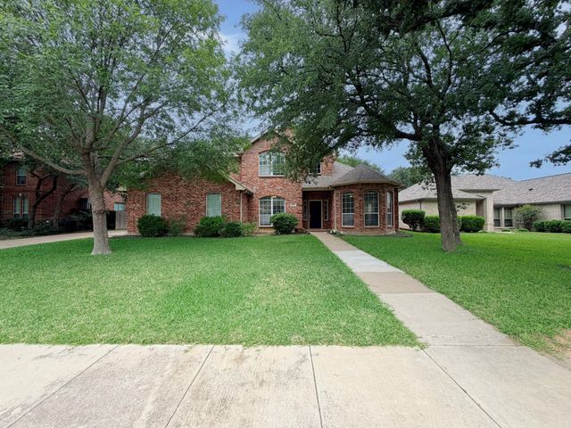 216 Flagstone Dr — Castle Hill Estate Ph 01