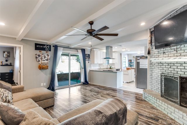 7501 Trimble Dr — Hallmark Add