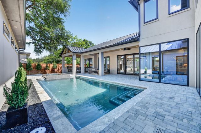 11028 Edgemere Rd — North Lake Estates