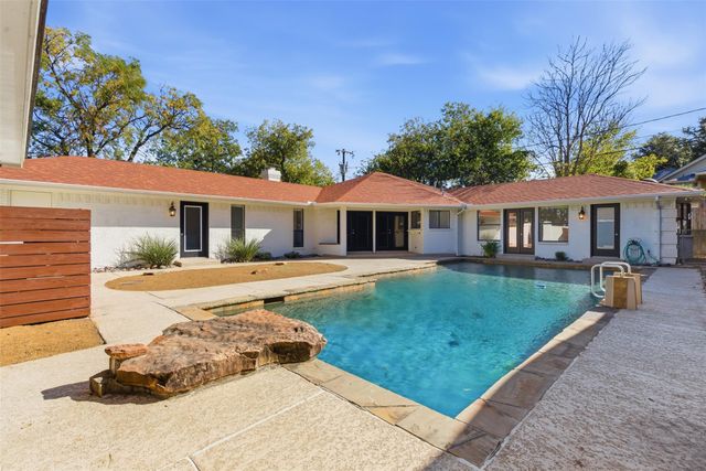 2201 Mistletoe Blvd — Mistletoe Heights Add
