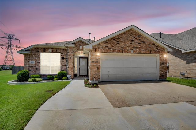 6516 Fairglen Dr — Lynn Creek Village Add