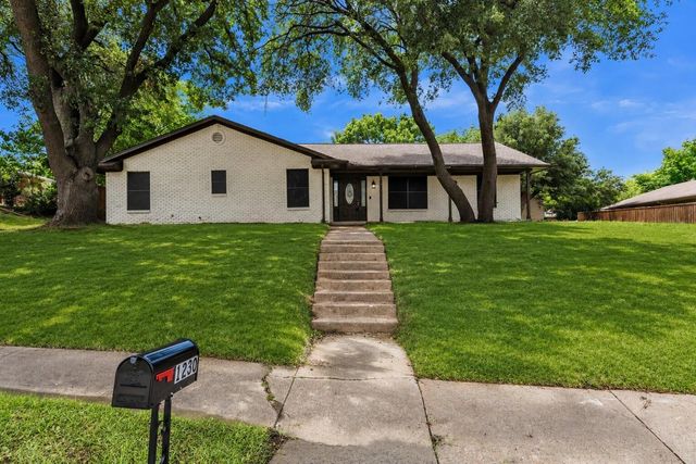 1230 Briar Hollow Ln — Lakeside Meadows Estates