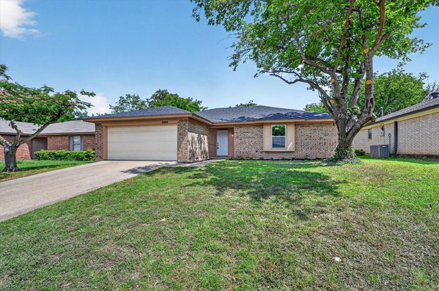 3200 S Meadow Dr — South Meadow Add