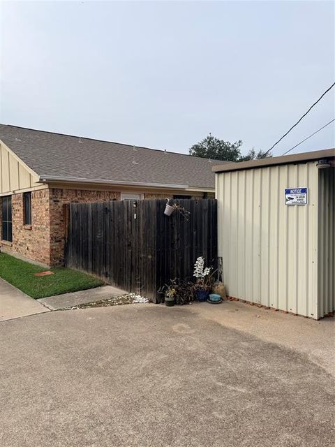 5728 Cancun Dr — Holiday West Add