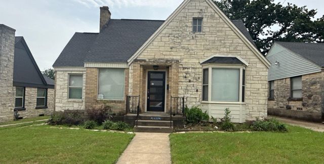 1214 E Waco Ave — Brentwood