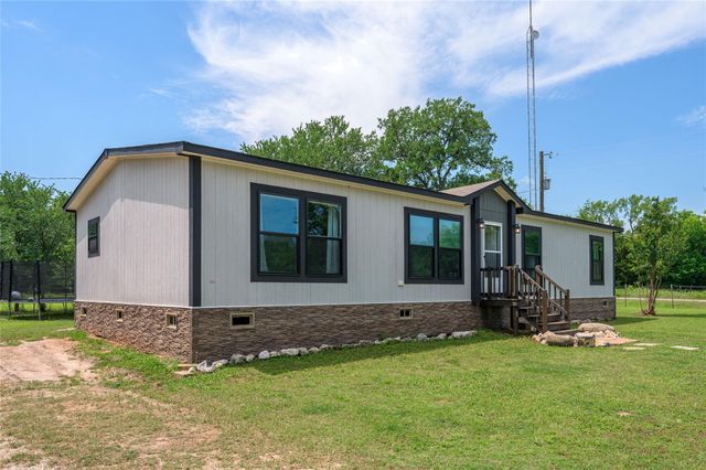 1742 Reynolds Ln — none