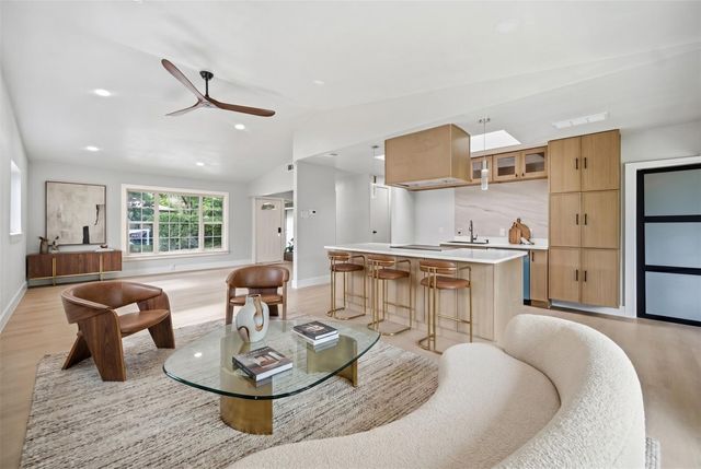 8034 Greenhollow — Central Park