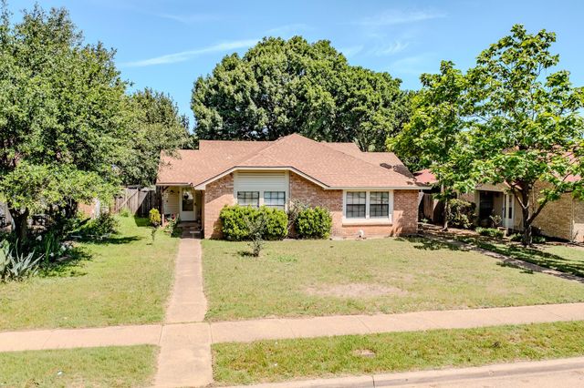7105 Pineberry Rd — Woods Sec 01