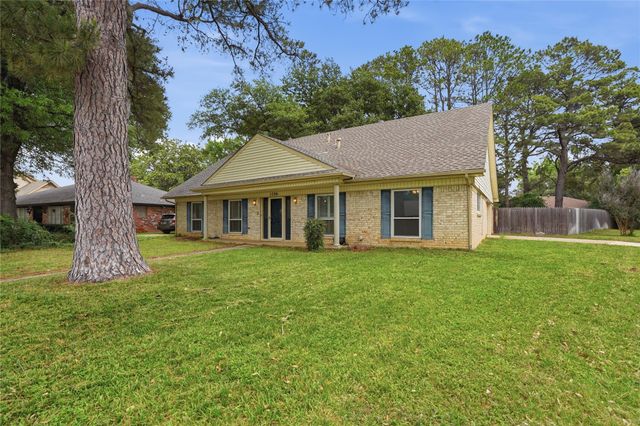 1726 Venetian Cir — Lakewood Add